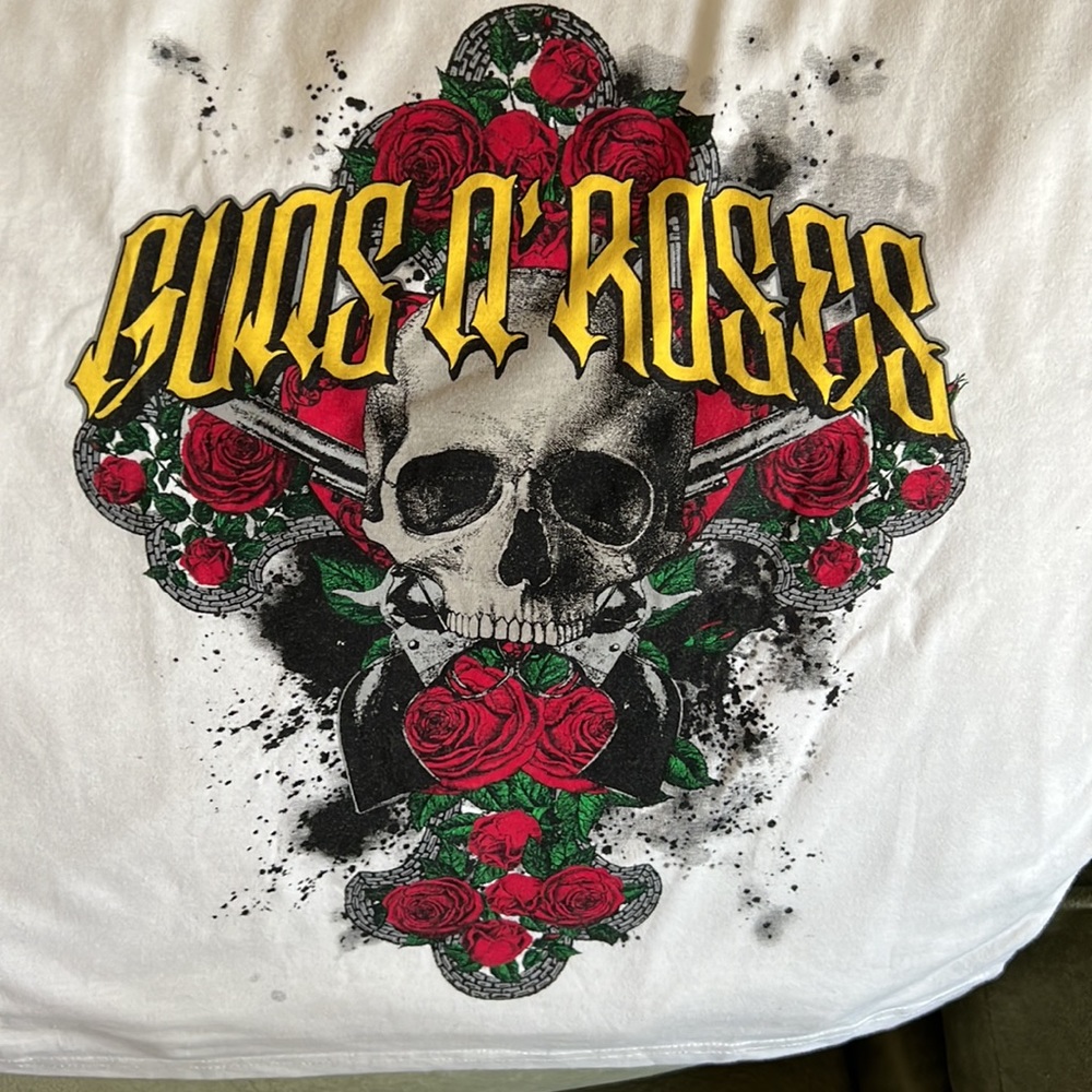 T-Shirt - Picture 2 of 4